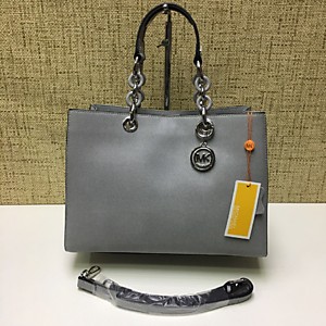 Женская серая сумка MICHAEL KORS Cynthia из натуральной кожи