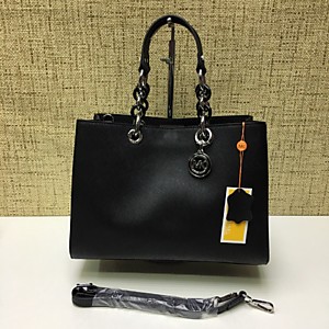 Женская чёрная сумка MICHAEL KORS Cynthia из натуральной кожи