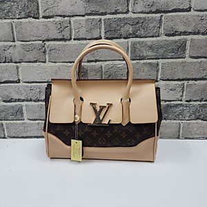 Женская бежевая сумка LOUIS VUITTON 