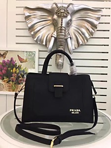 Женская чёрная сумка PRADA