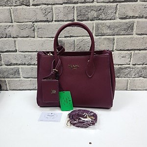 Женская бордовая сумка PRADA