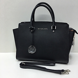 Женская чёрная сумка MICHAEL KORS Selma из натуральной кожи