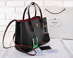 Женская чёрная сумка Prada Saffiano Double Красный подклад