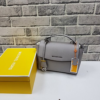 Женская серая сумка MICHAEL KORS AVA из натуральной кожи  